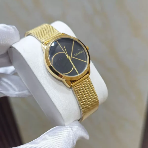 Gold wristwatch 0012