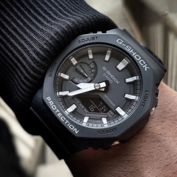 Black wristwatch 0018