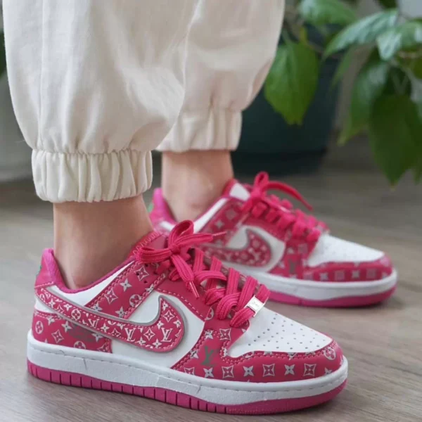 Pink/white shoes 003