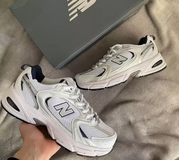 White shoes 004