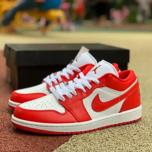 Red/white shoes 003
