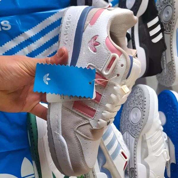 White/pink shoes 001