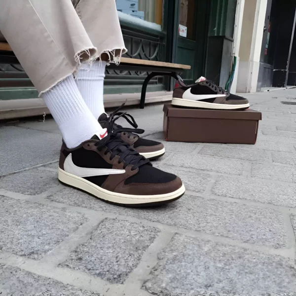 Black/brown shoes 003