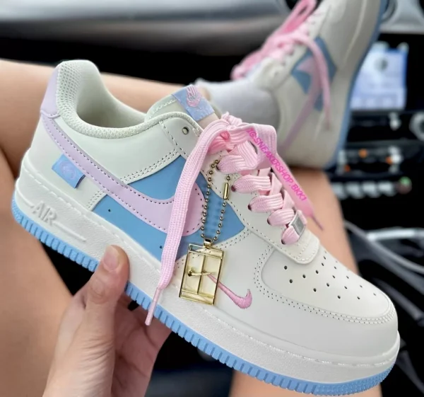 White/pink/blue shoes 003